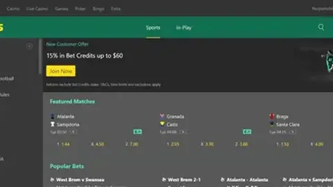 36岁传奇射手久巴荣耀登顶俄队射手榜，赛场挥泪国歌共鸣显深情